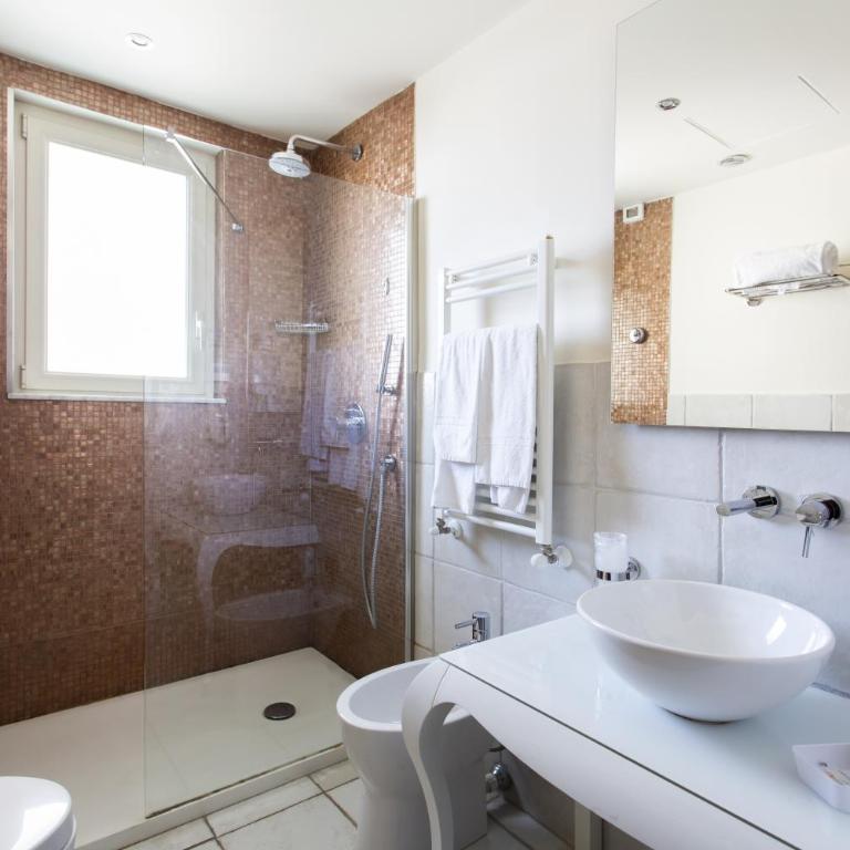 Residenza Wagner - Camera Matrimoniale/Doppia con Letti Singoli con Bagno Privato Esterno - 4