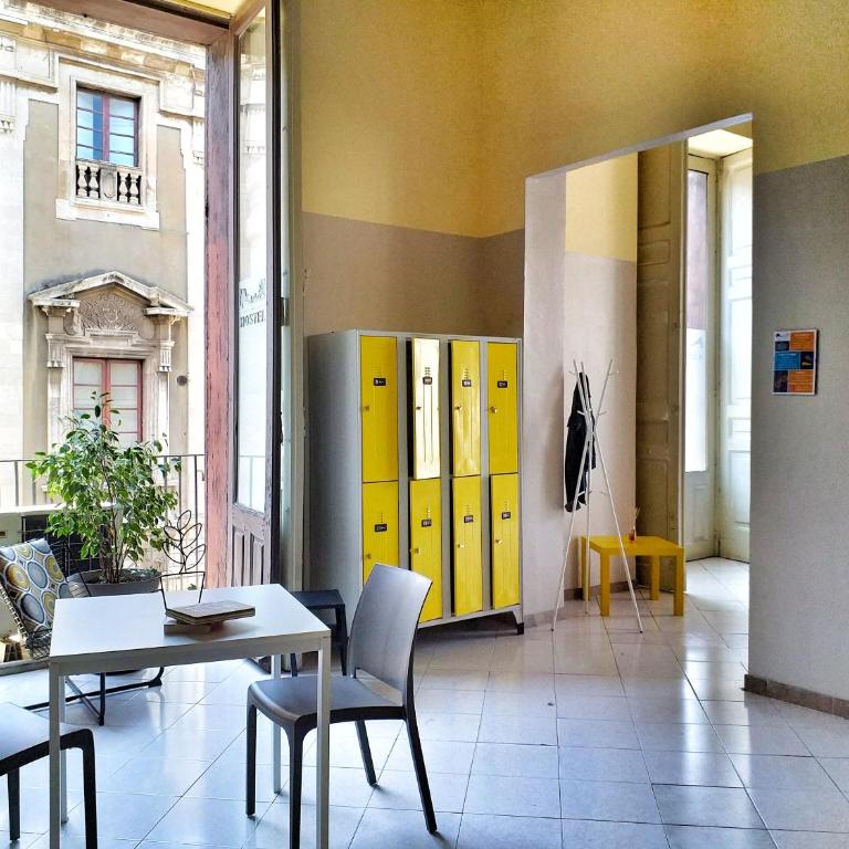 Ostello degli Elefanti - Bed in 8-Bed Female Dormitory Room with Shared Bathroom - 10