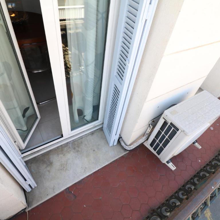 2 bedroom Forville. 8 mins from the Palais. 328 - Appartement 2 Chambres - 15