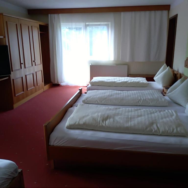 Hotel Wiesenhof - Vierbettzimmer mit Balkon - 4