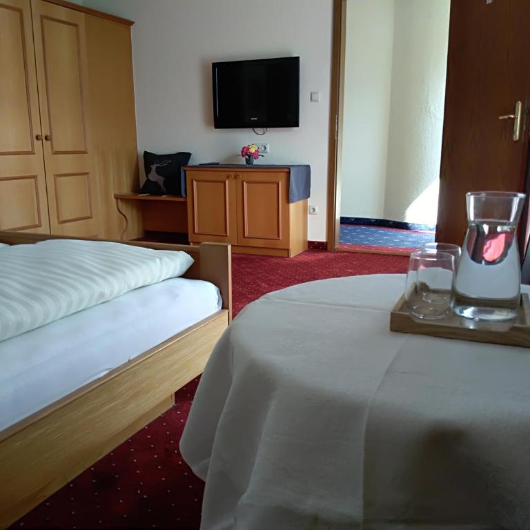 Hotel Wiesenhof - Doppelzimmer mit Balkon - 8