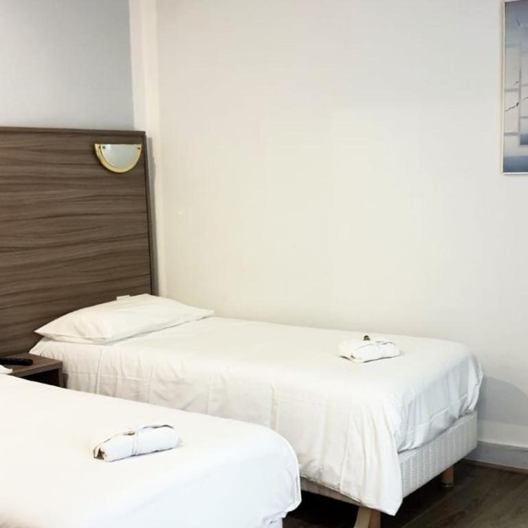 HOTEL PARIS PANAM-PERE LACHAISE-PLACE GAMBETTA-HOPITAL TENON-REPUBLIQUe - Chambre Lits Jumeaux - 2
