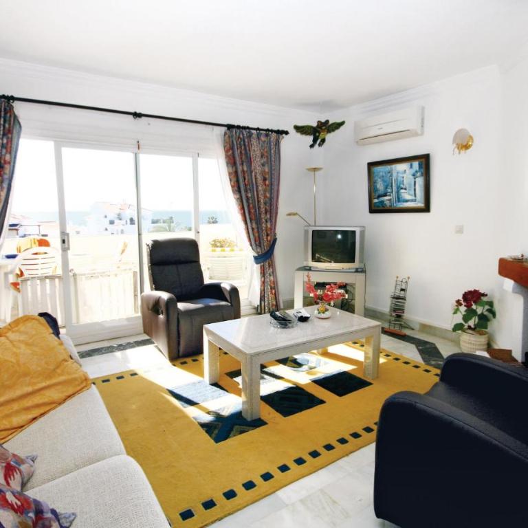 Beautiful Apartment In Calahonda - Apartamento de 3 dormitorios - 2