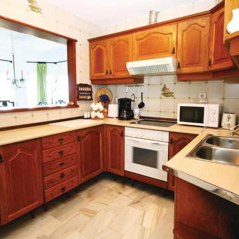 Beautiful Apartment In Calahonda - Apartamento de 3 dormitorios - 4