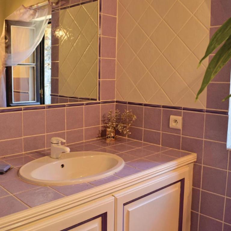 Awesome Home In La Roquette Sur Siagne - Maison de Vacances 3 Chambres - 26
