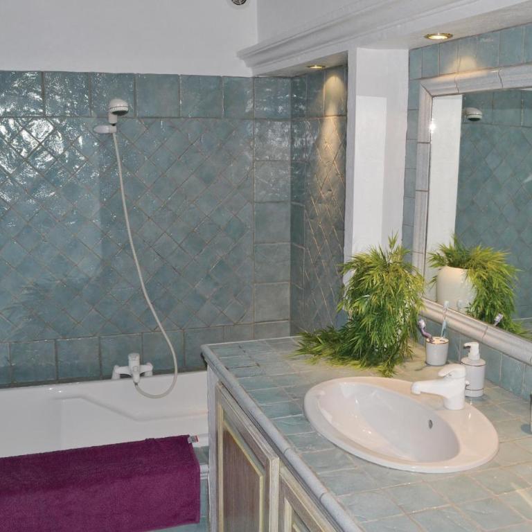 Awesome Home In La Roquette Sur Siagne - Maison de Vacances 3 Chambres - 24