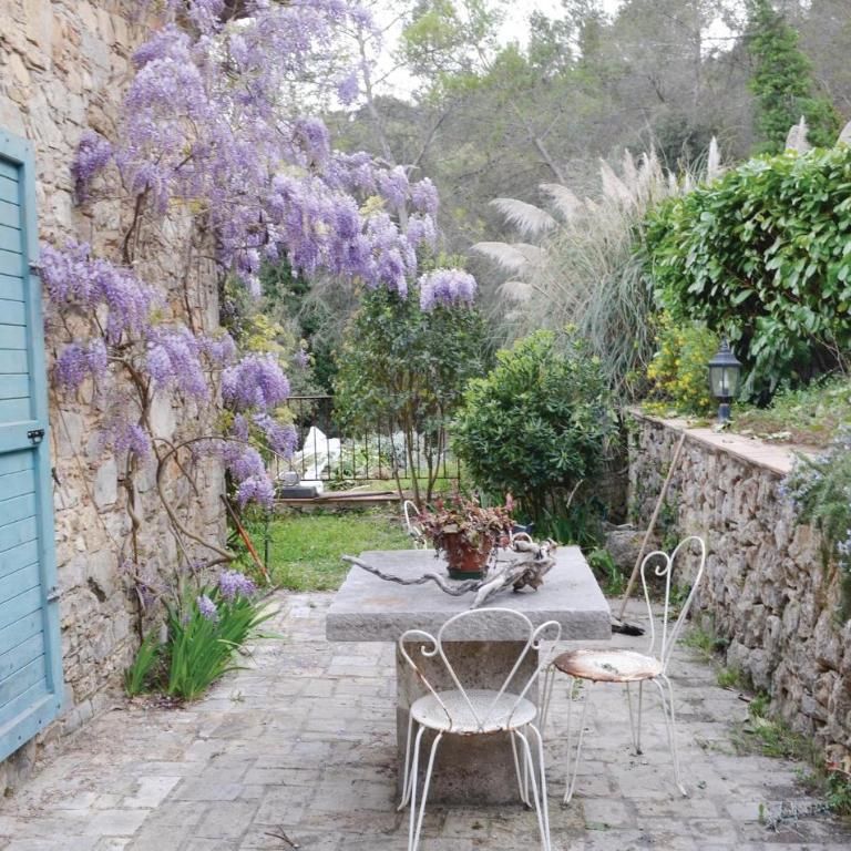 Awesome Home In La Roquette Sur Siagne - Maison de Vacances 3 Chambres - 13