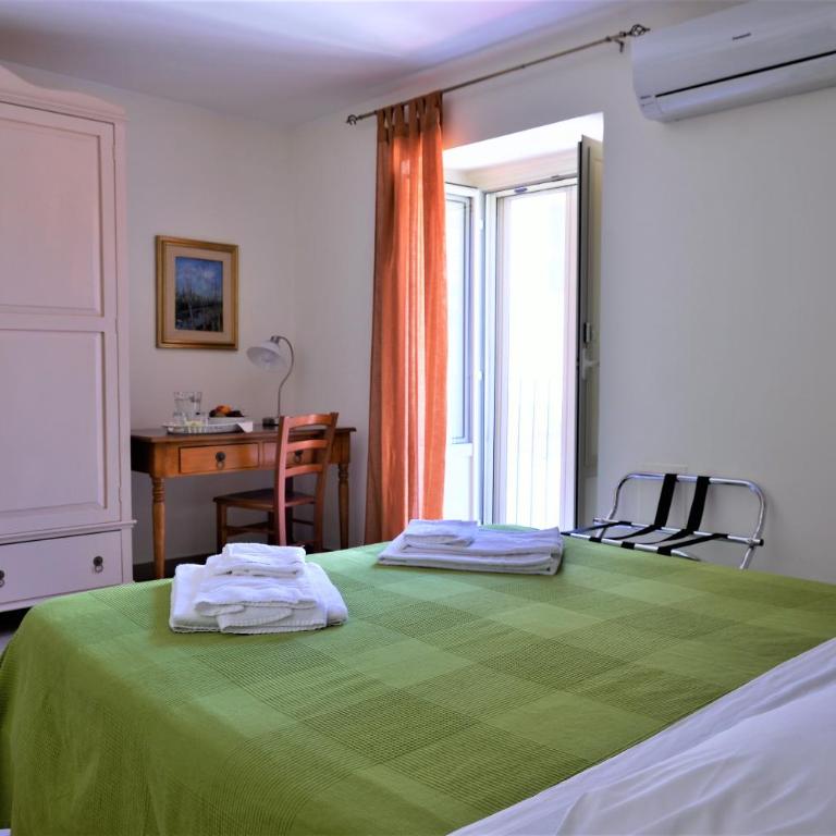 Al Teatro Massimo Suites - Triple Room with Private Bathroom - 2