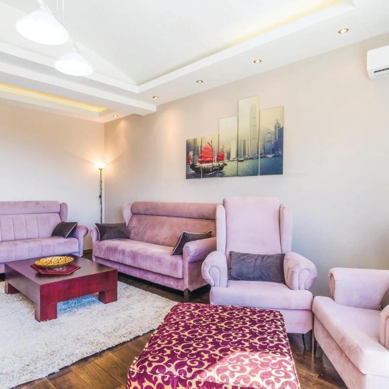 Cozy Home In Igalo With Wifi - Three-Bedroom Vacation Home - 12