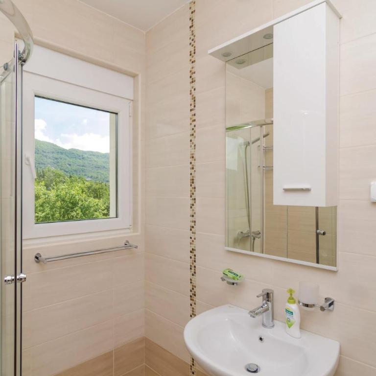 Cozy Home In Igalo With Wifi - Three-Bedroom Vacation Home - 21