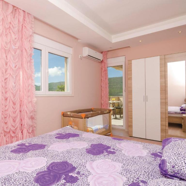 Cozy Home In Igalo With Wifi - Three-Bedroom Vacation Home - 16