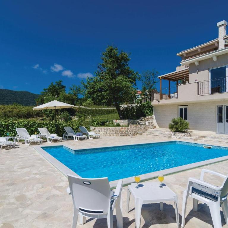 Cozy Home In Igalo With Wifi - Three-Bedroom Vacation Home - 7