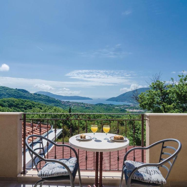 Cozy Home In Igalo With Wifi - Three-Bedroom Vacation Home - 8