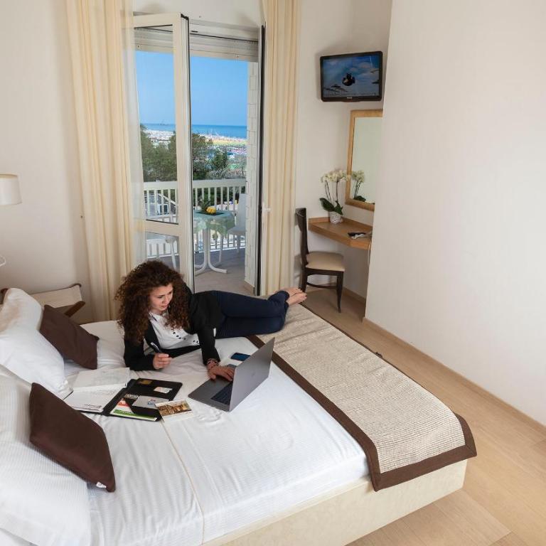 Hotel Ghirlandina - Camera Classic Matrimoniale/Doppia con Letti Singoli con Vista Mare Laterale - 4