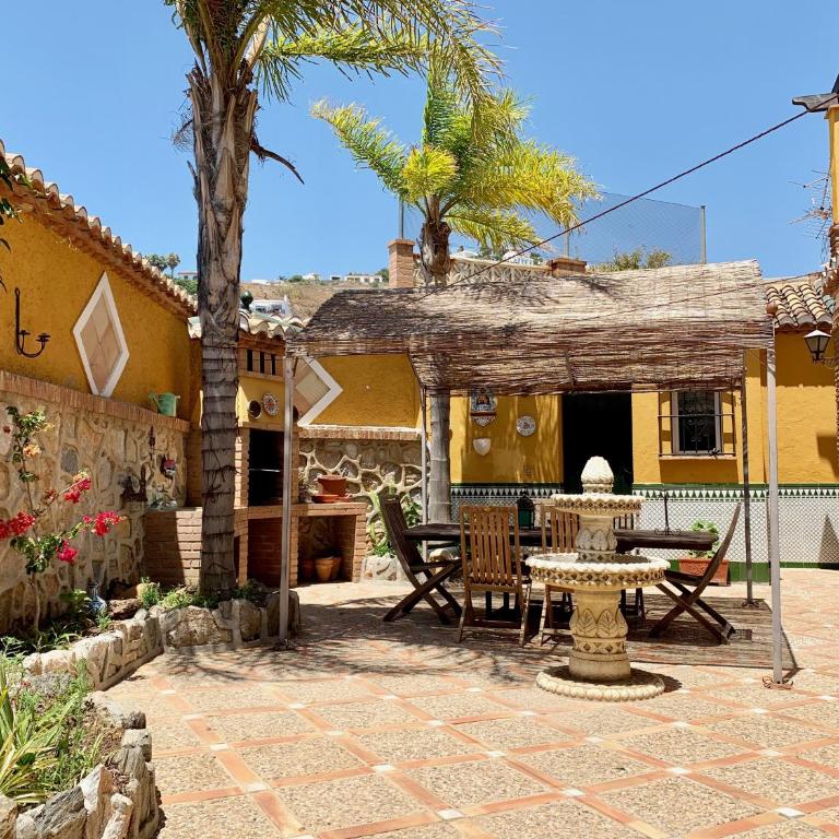 CHALET CON PISCINAS Y VISTAS DE ENSUEÑO - Casa de 5 dormitorios - 39