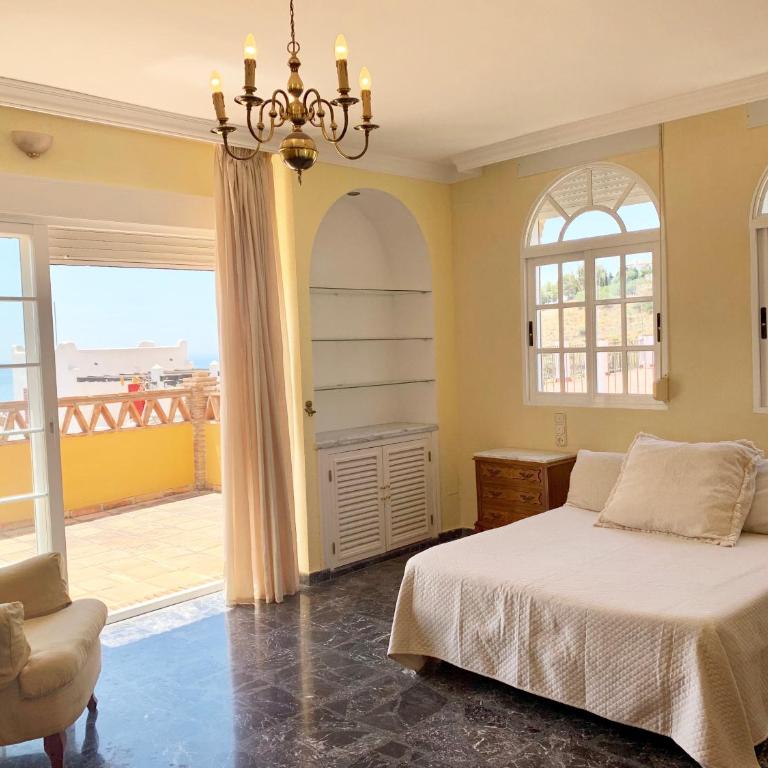 CHALET CON PISCINAS Y VISTAS DE ENSUEÑO - Casa de 5 dormitorios - 16