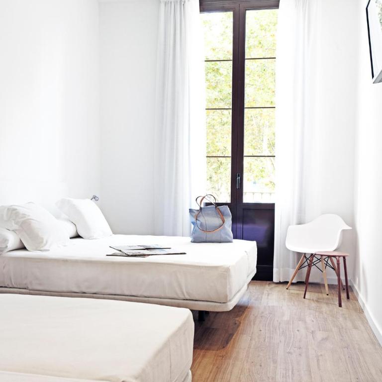 Som Nit Born - Family Room with Balcony - 19