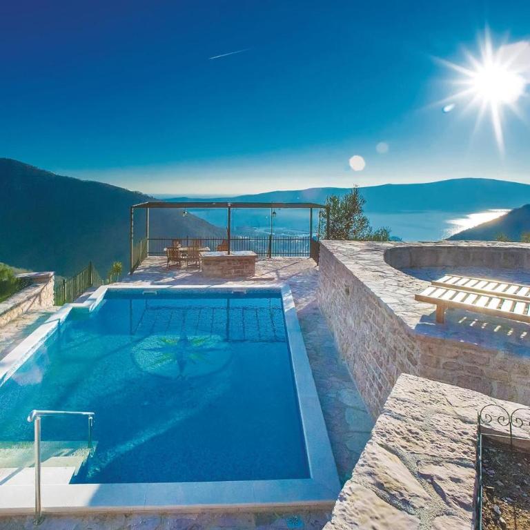 3 Bedroom Beautiful Home In Tivat - Three-Bedroom Vacation Home - 1