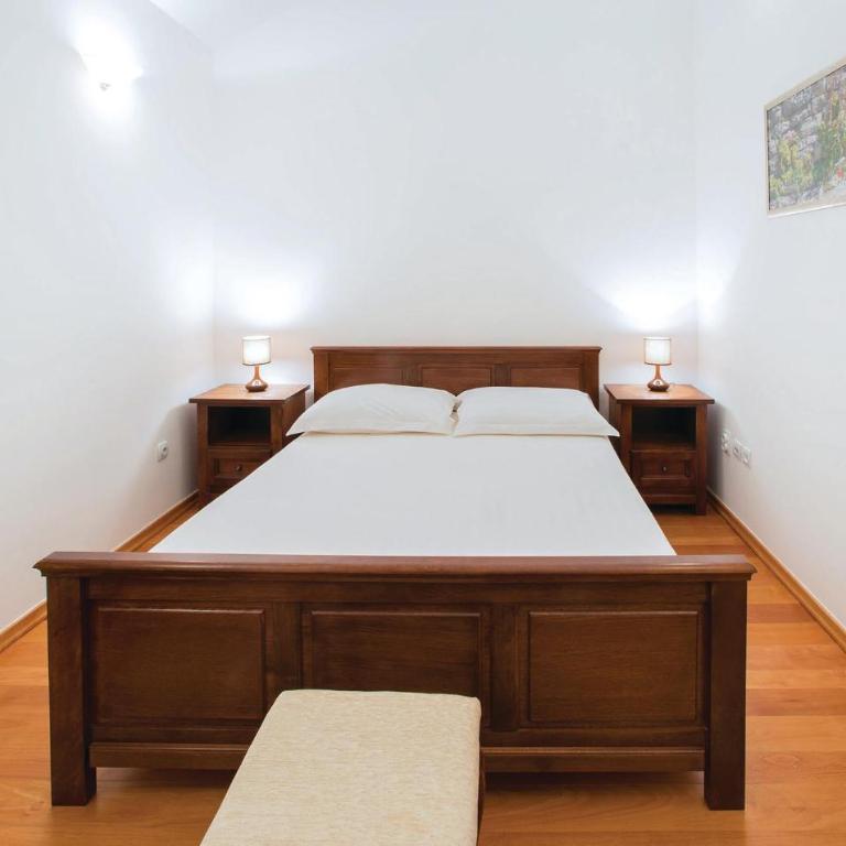 3 Bedroom Beautiful Home In Tivat - Three-Bedroom Vacation Home - 21