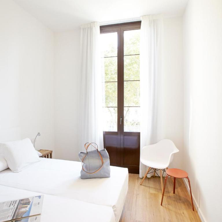 Som Nit Born - Family Room with Balcony - 18