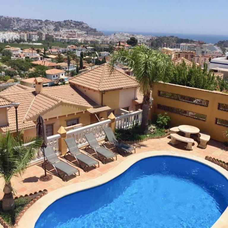 CHALET CON PISCINAS Y VISTAS DE ENSUEÑO - Casa de 5 dormitorios - 33