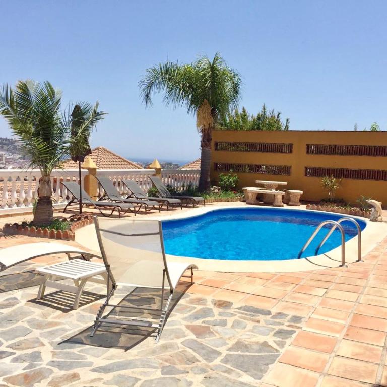 CHALET CON PISCINAS Y VISTAS DE ENSUEÑO - Casa de 5 dormitorios - 10