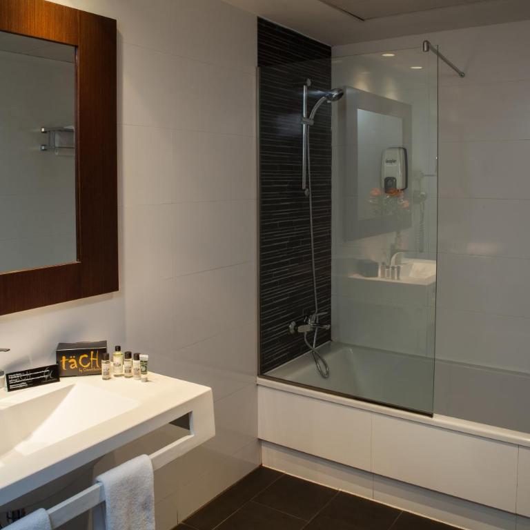 TaCH Madrid Airport - Triple Room with Bath - 5