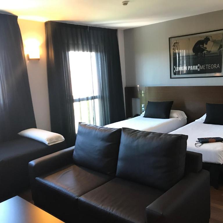 TaCH Madrid Airport - Triple Room with Bath - 3