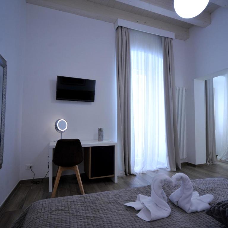 B&B Palazzo San Michele - Camera Superior Matrimoniale/Doppia con Letti Singoli con Vista Città - 3