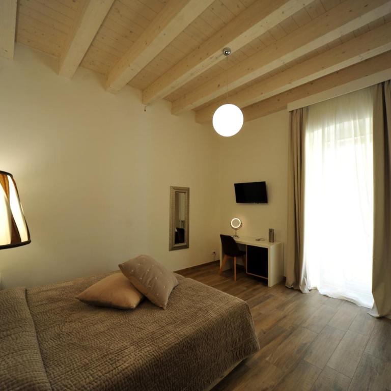 B&B Palazzo San Michele - Camera Superior Matrimoniale/Doppia con Letti Singoli con Vista Città - 5