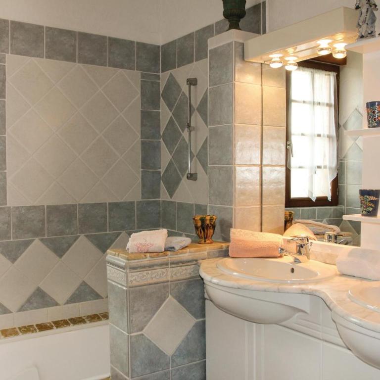 Amazing Home In Gordes - Three-Bedroom Vacation Home - 5