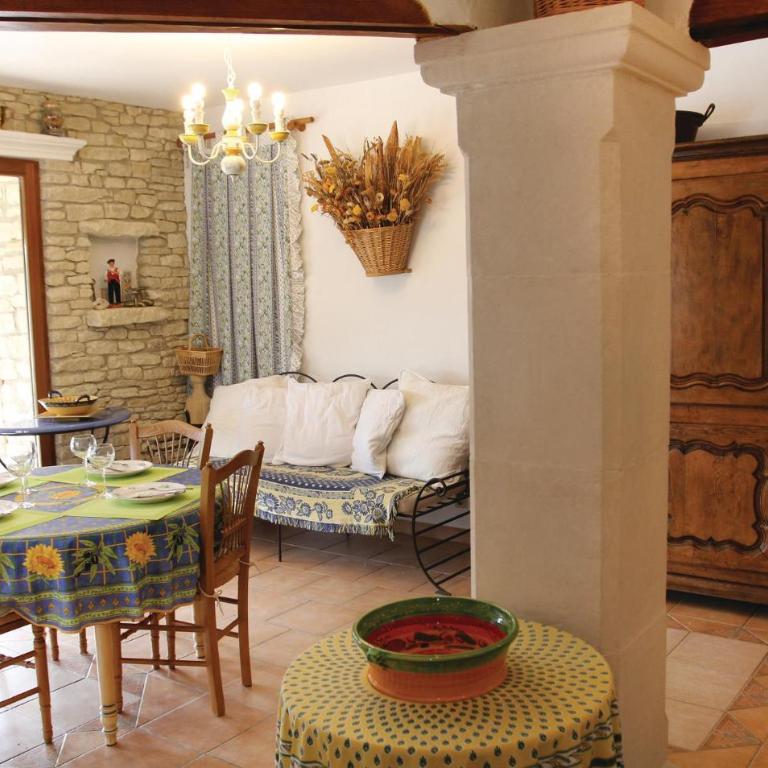 Amazing Home In Gordes - Three-Bedroom Vacation Home - 24