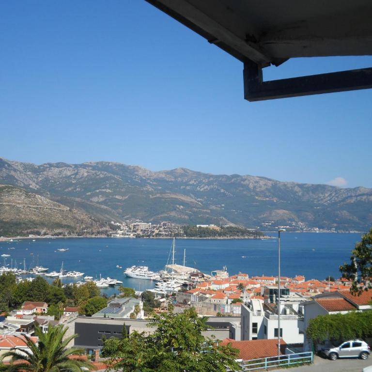 Guest House Budva - Četvorokrevetna Soba sa Zajedničkim Kupatilom - 2