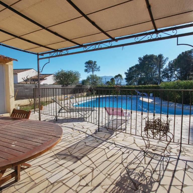 Awesome Apartment In Roquebrune Sur Argens - Appartement - 12
