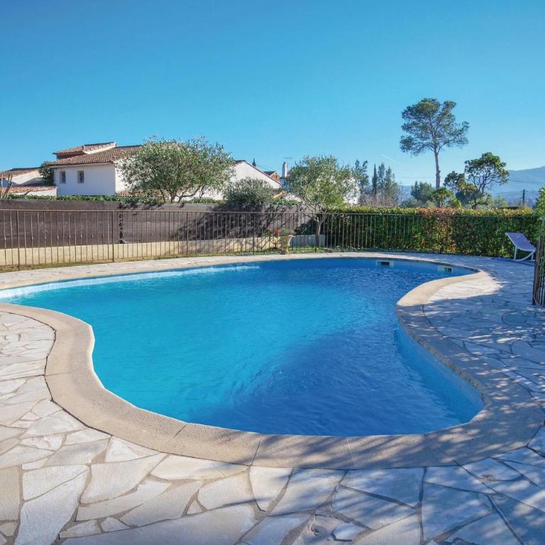Awesome Apartment In Roquebrune Sur Argens - Appartement - 10