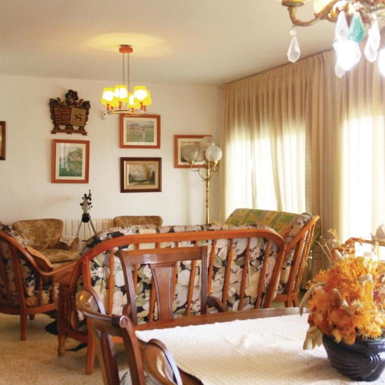 Gorgeous Home In Blanes - Casa de 4 dormitorios - 2