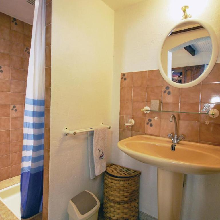 Awesome Apartment In Roquebrune Sur Argens - Appartement - 8