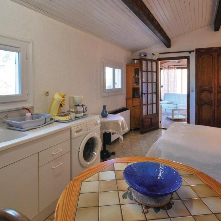 Awesome Apartment In Roquebrune Sur Argens - Appartement - 7
