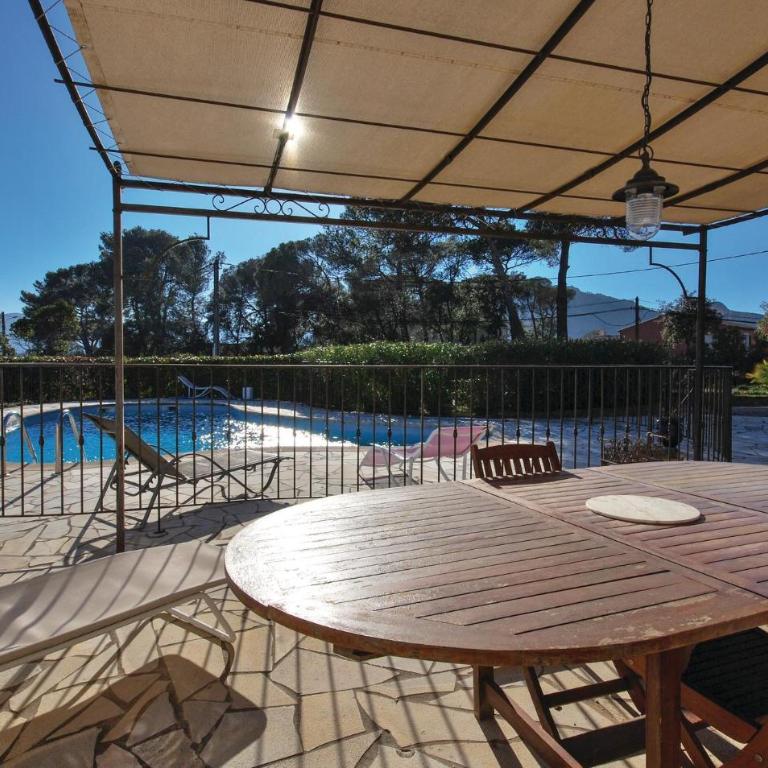 Awesome Apartment In Roquebrune Sur Argens - Appartement - 6