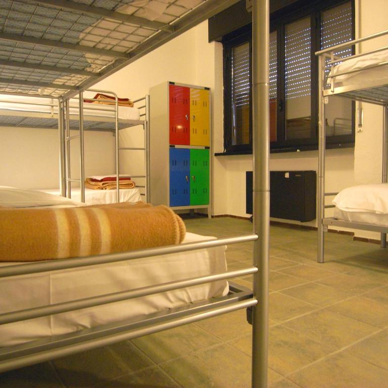 Hostel Colours - Posto Letto in Dormitorio Femminile per 4 Persone - 2