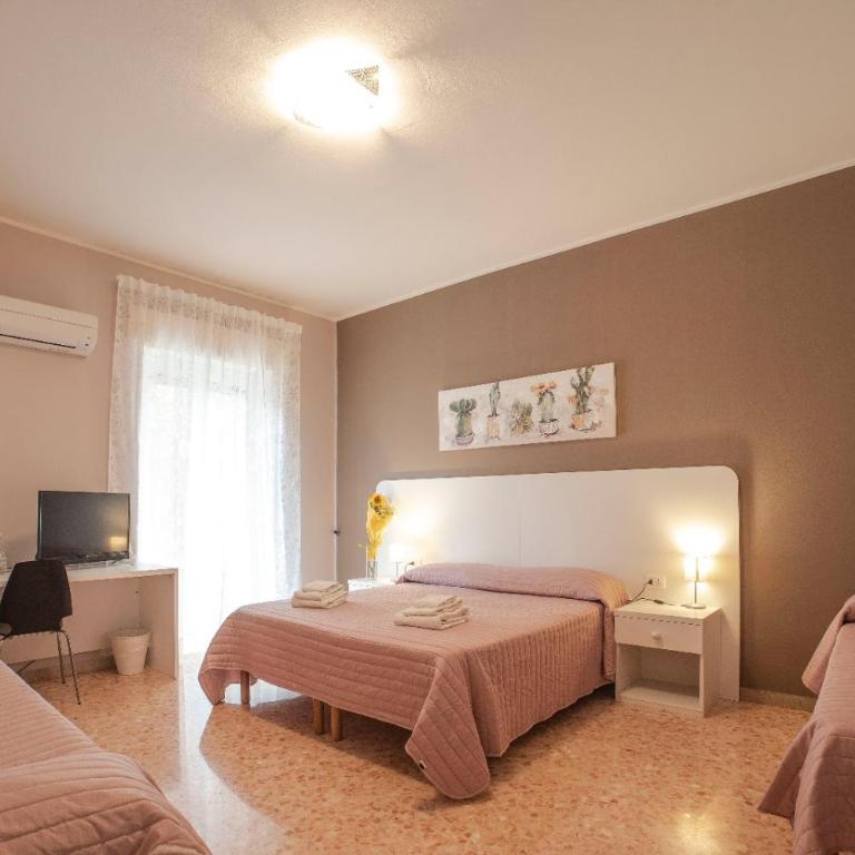 B&B Siracusa Holidays - Quadruple Room with Private Bathroom in the room - 1