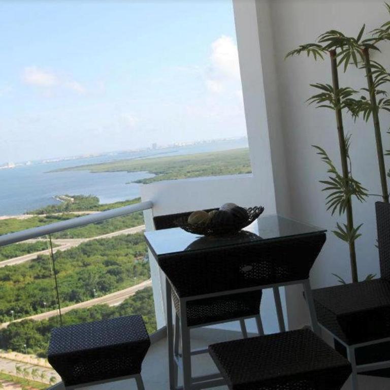 Suites Malecon Cancun - One Bedroom Suite with Ocean View - 11