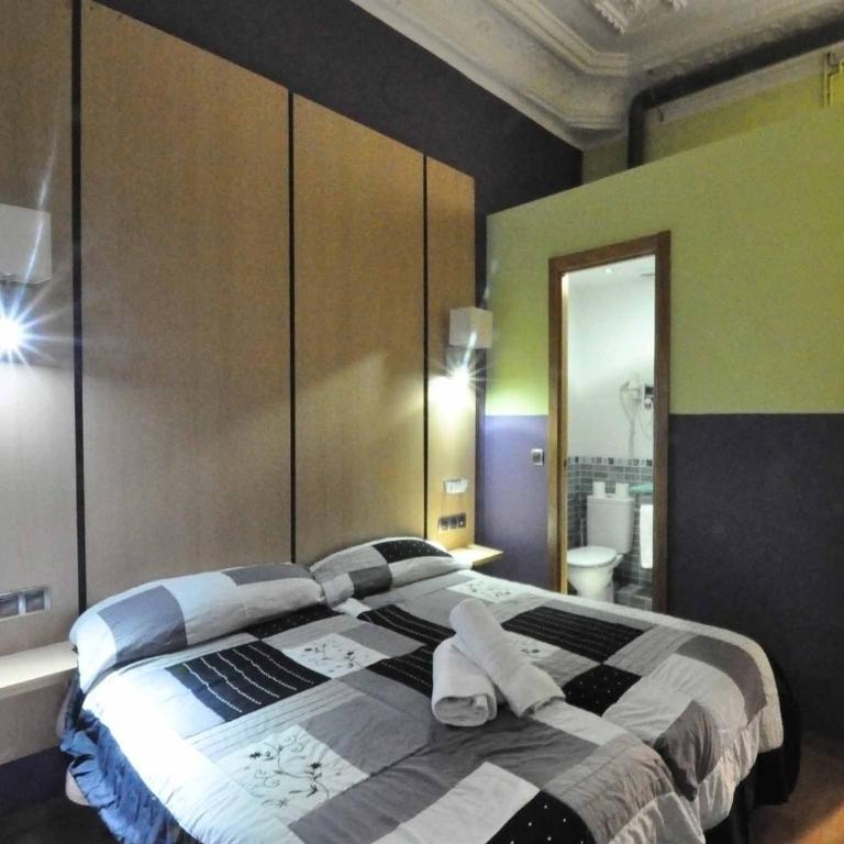 BARCELONA GOTIC Guesthouse - Double Room with Private Bathroom - 1