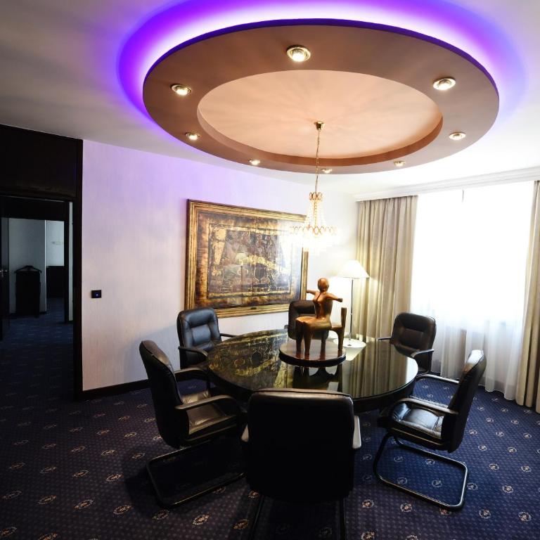 Hotel Holiday - Predsednički Suite - 1