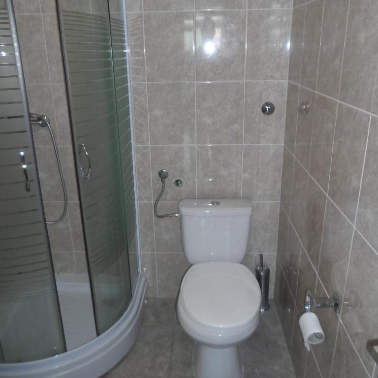 Guest House Budva - Dvokrevetna Soba sa Bračnim Krevetom i Zajedničkim Kupatilom - 2
