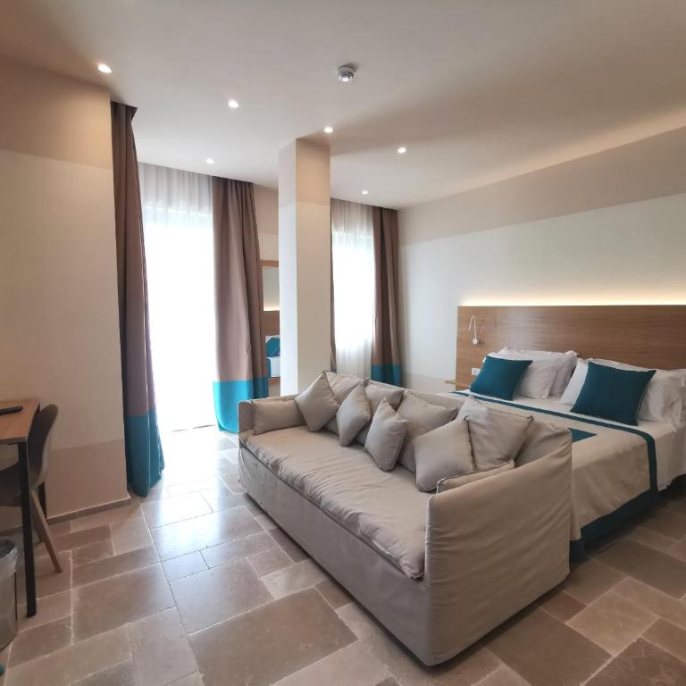 Maison Montechiaro - Quadruple Room with Sea View - 2