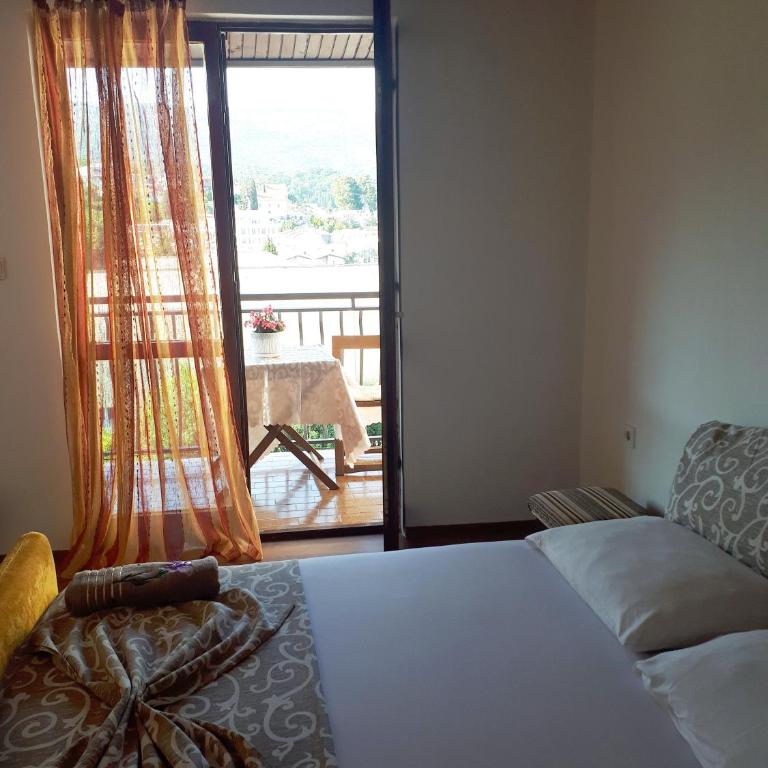 Guesthouse DONA - Double Room with Mountain View - 2