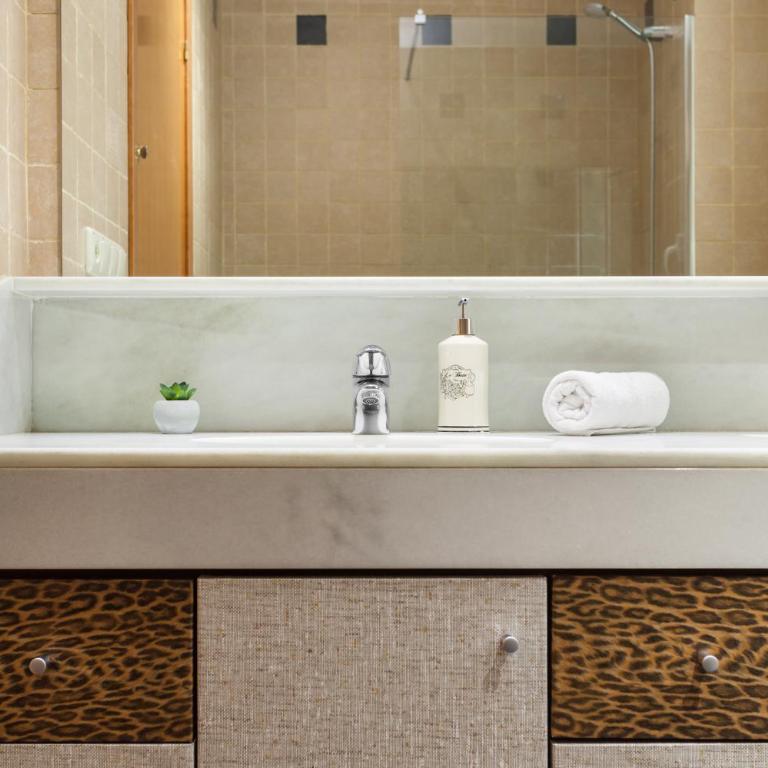 Art House Sagrada Familia - Two-Bedroom Apartment - 10