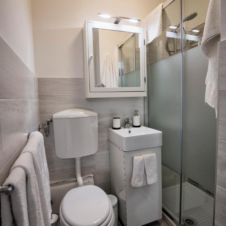 GARDEN HOUSE: APARTMENTS AND ROOMS FOR HOLIDAYS - Habitación Doble con baño privado - 13