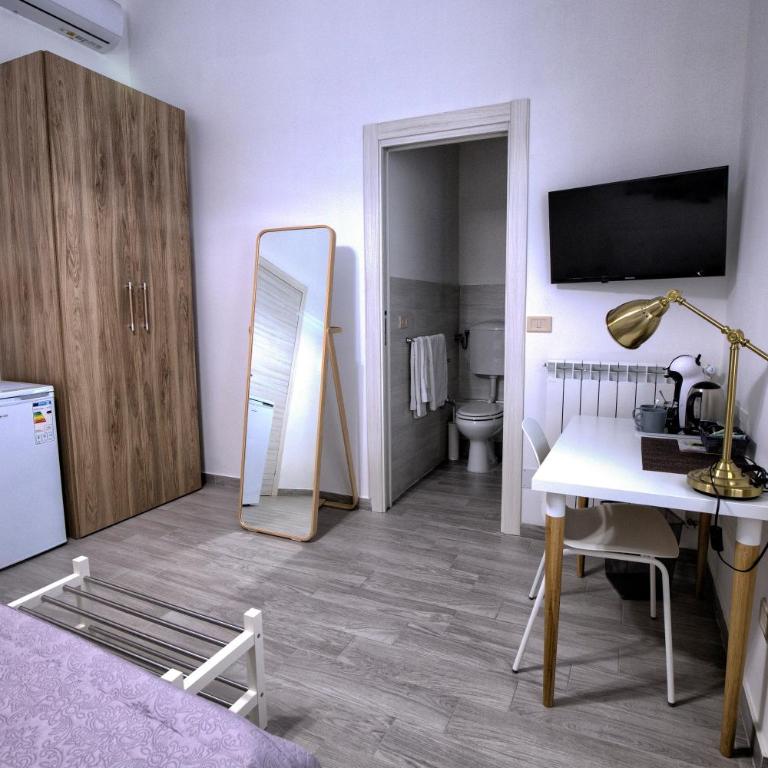 GARDEN HOUSE: APARTMENTS AND ROOMS FOR HOLIDAYS - Habitación Doble con baño privado - 8